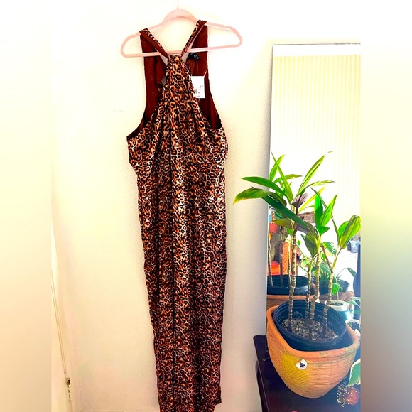 Forever 21 One Pc Jump Suit - Picture 2 of 6